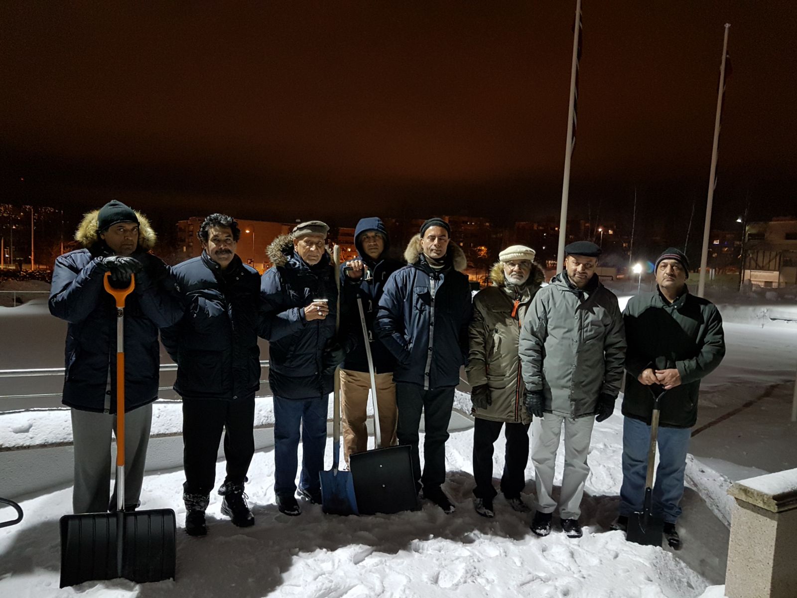 Snø rydding på taket til Masroor Hall, 12. og 13. febuar 2018